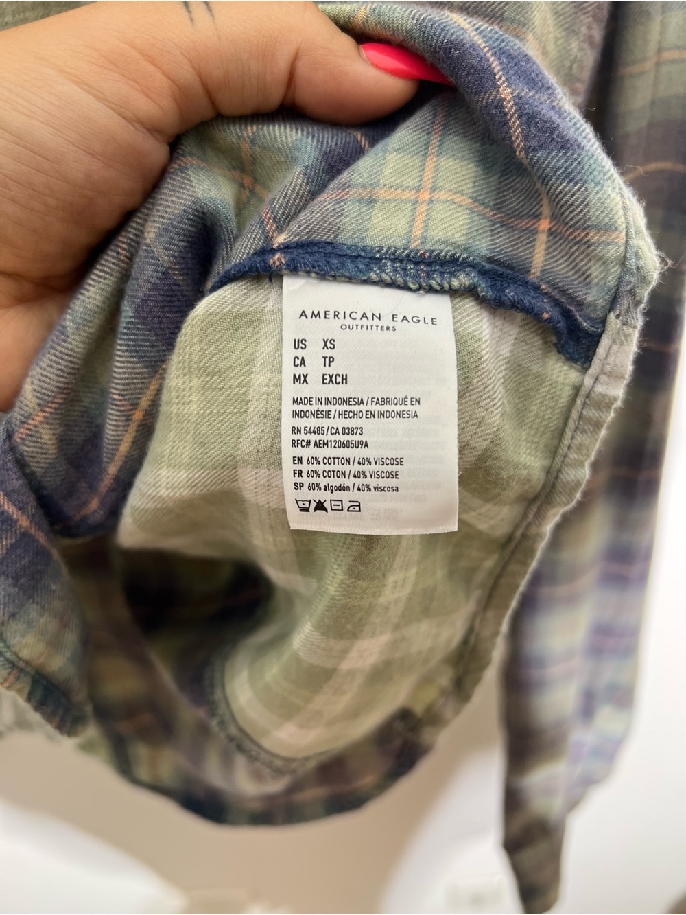 AMERICAN EAGLE • cropped flannel shirt in green and blue patchwork plaid - Picture 5 of 10